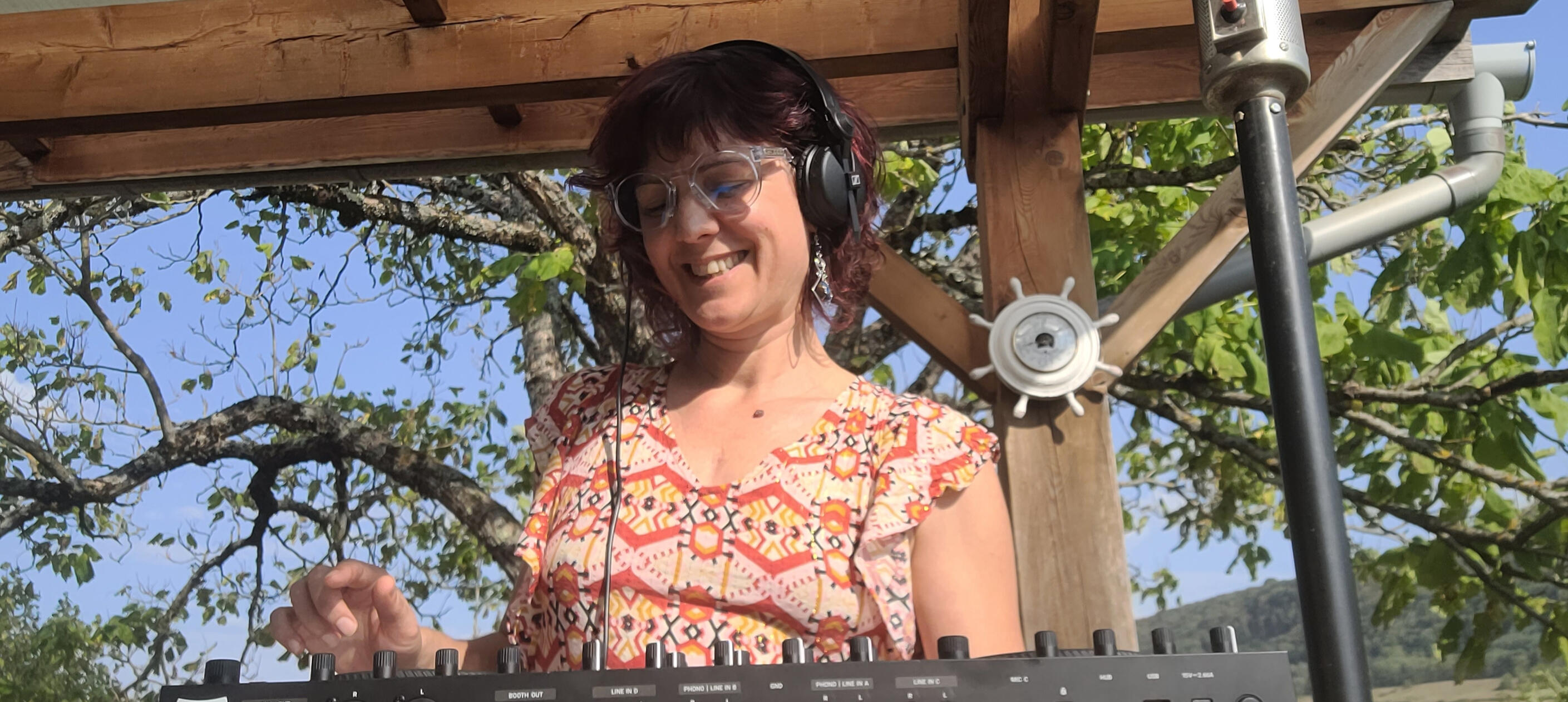 Marjorie D’Amora – DJ MARJÕA, Ecstatic Dance dans le Jura